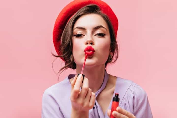 8 Rekomendasi Merek Lipstik Lokal yang Tahan Lama