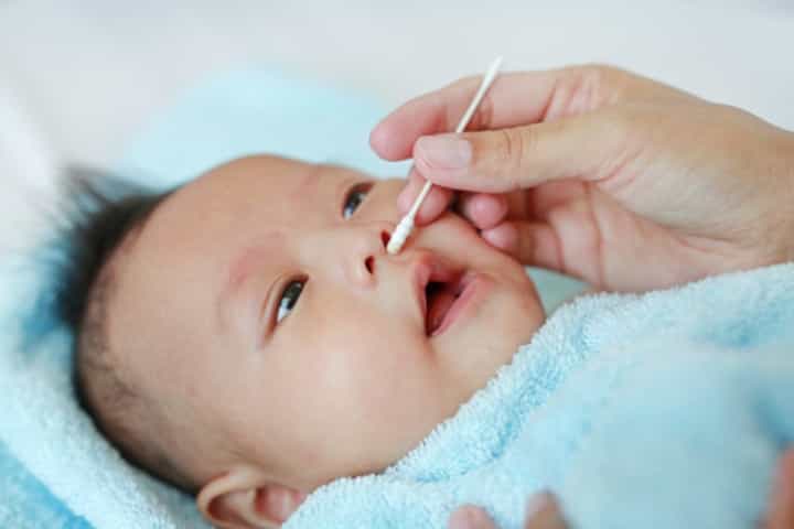 Bayi Mengalami Hidung Tersumbat, Begini Cara Mengatasinya