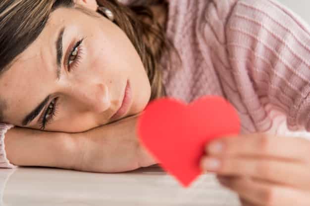 Kenali 5 Tanda Love Bombing dan Bahayanya bagi Pernikahan