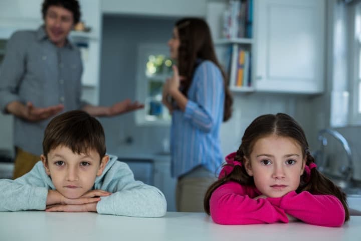 5 Cara untuk Menjelaskan Perceraian kepada Anak