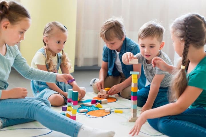 Tips untuk Bantu Anak Memiliki Pertemanan yang Sehat