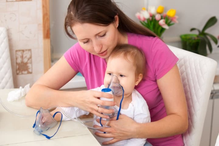 Bayi Anda Alergi Debu? Begini Cara Menanganinya, Moms