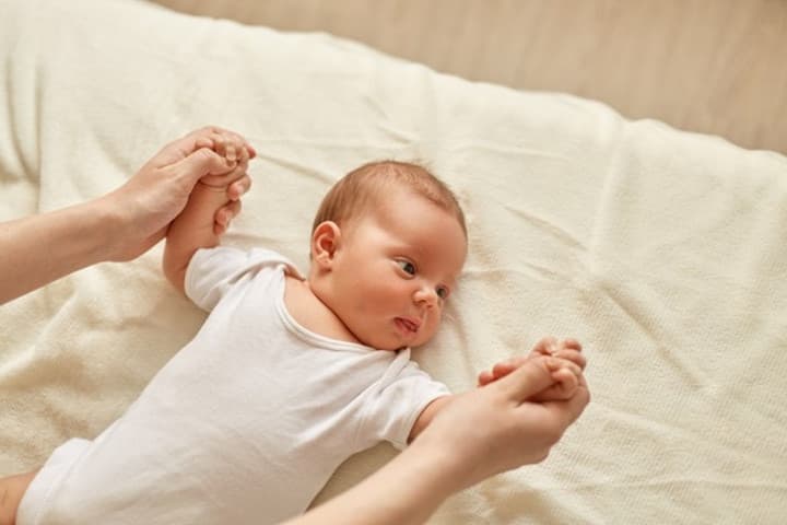 Karotenemia pada Bayi, Sebabkan Warna Kulit Bayi Kuning