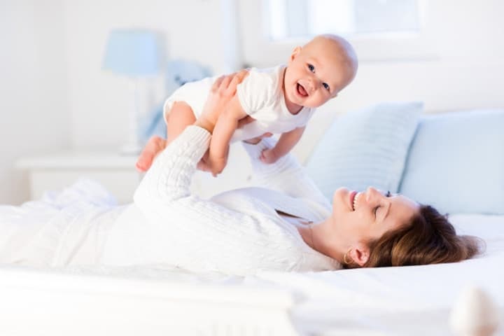 Bikin Si Kecil Cerdas, Ini 5 Manfaat Bermain untuk Bayi Anda
