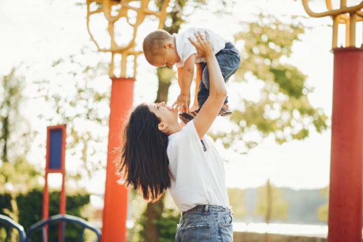 Shaken Baby Syndrome Bisa Dicegah! Begini Caranya, Moms