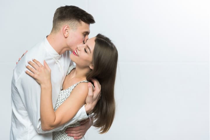 12 Ide Foreplay yang Bisa Dilakukan Sebelum Bercinta Nanti Malam