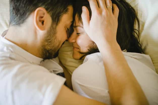 Selain Tambah Mesra, Ini Manfaat Bercinta di Pagi Hari