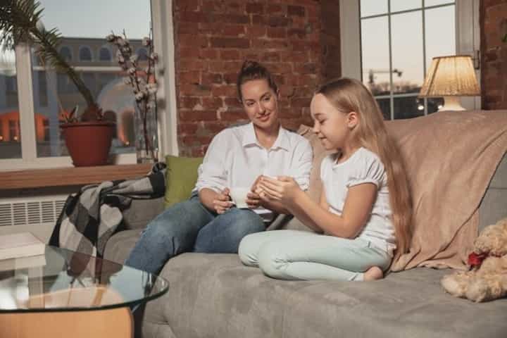 Moms, Ini Tips untuk Menjadi Pendengar yang Baik buat Anak