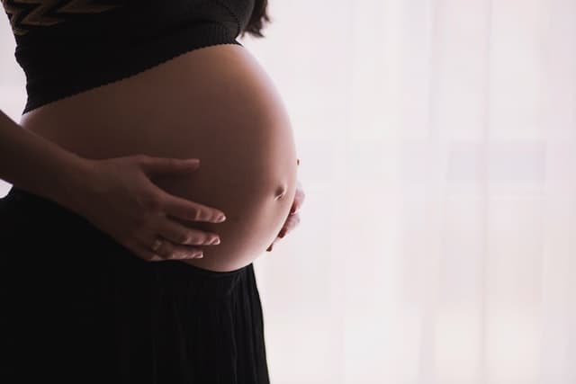8 Tanda Kepala Bayi Sudah Jatuh Ke Panggul, Moms Siap Melahirkan!