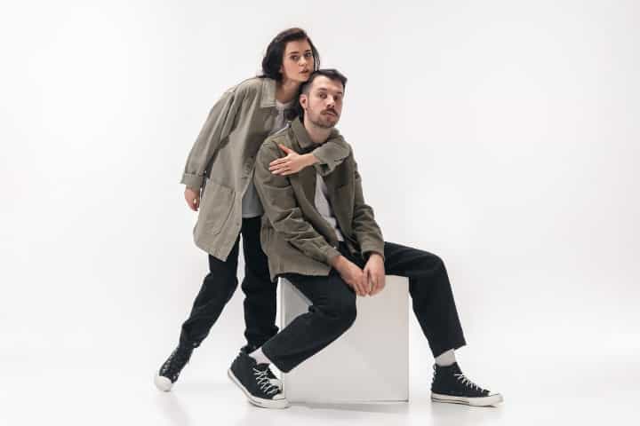 Match the Style dengan Rekomendasi Baju Couple untuk Moms dan Dads