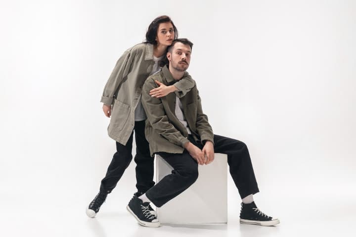 Match the Style dengan Rekomendasi Baju Couple untuk Moms dan Dads