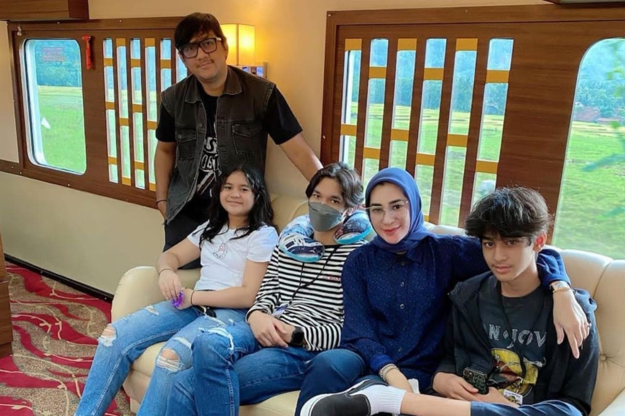 Potret Kedekatan Anggota Geng The Prediksi dengan Anak-anaknya