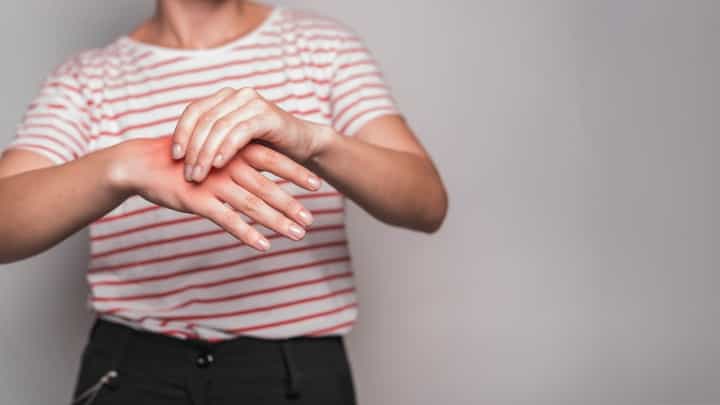 5 Penyebab Jari Tangan Kaku dan Sakit saat Bangun Tidur