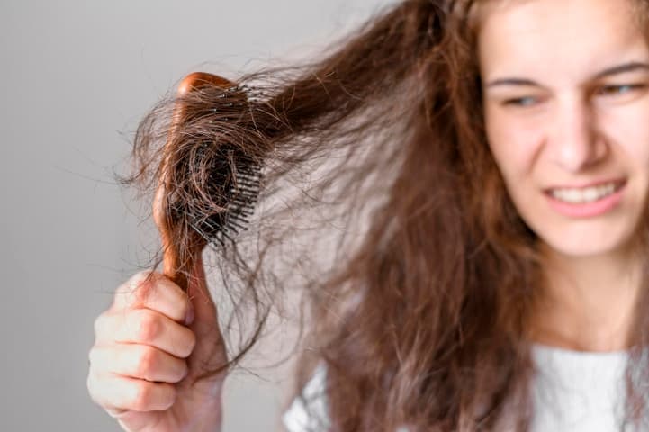 7 Cara Ampuh Mengatasi Rambut Rontok Berlebih