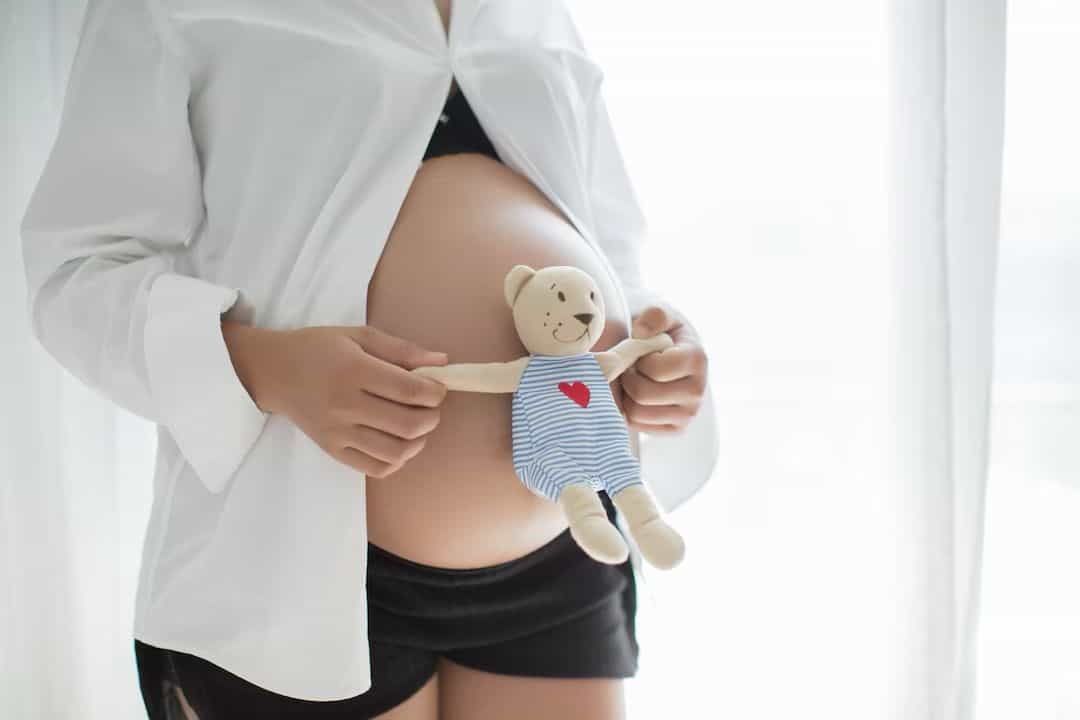 Kenali Tanda Janin Bahagia di Dalam Perut, Moms!