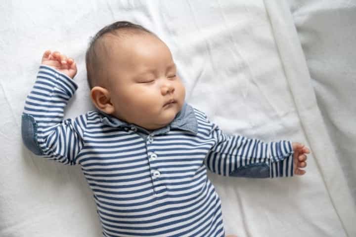 Bayi Mudah Kaget, Normal ataukah Ada Pertanda Masalah?
