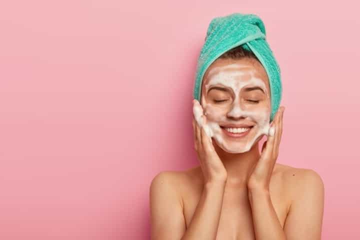 Perawatan Wajah Rutin yang Bisa Bikin Kulit Jadi Glowing
