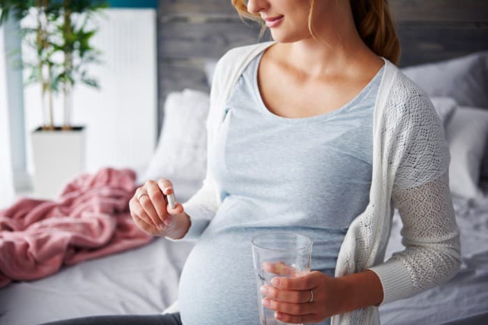 8 Hal yang Bisa Terjadi saat Ibu Hamil Tidak Pernah Minum Vitamin