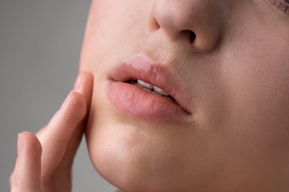 Penyebab Bibir Hitam dan Cara Ampuh Mencerahkannya