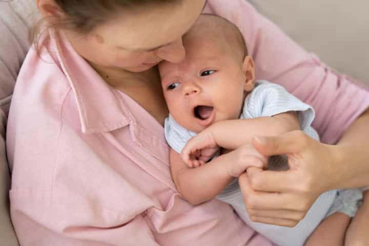 Kenapa Bayi Sering Cegukan? Ketahui Penyebab dan Cara Mengatasinya