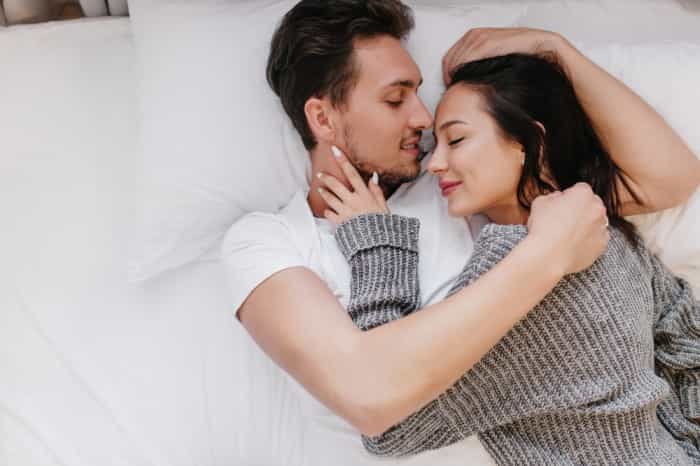 Ini Beda Cuddling dan Petting yang Perlu Anda Tahu