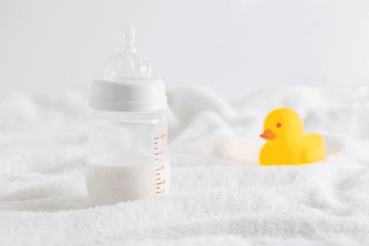 Perhatikan, Moms! Ini Tanda Bayi Tidak Cocok Minum Susu Formula