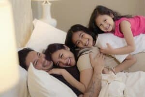 Potret Harmonis Keluarga Ryan Delon dan Sharena Gunawan