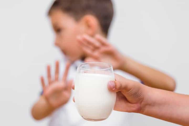 Awas, Alergi Susu Sapi Bisa Bikin Anak Stunting, Lho!